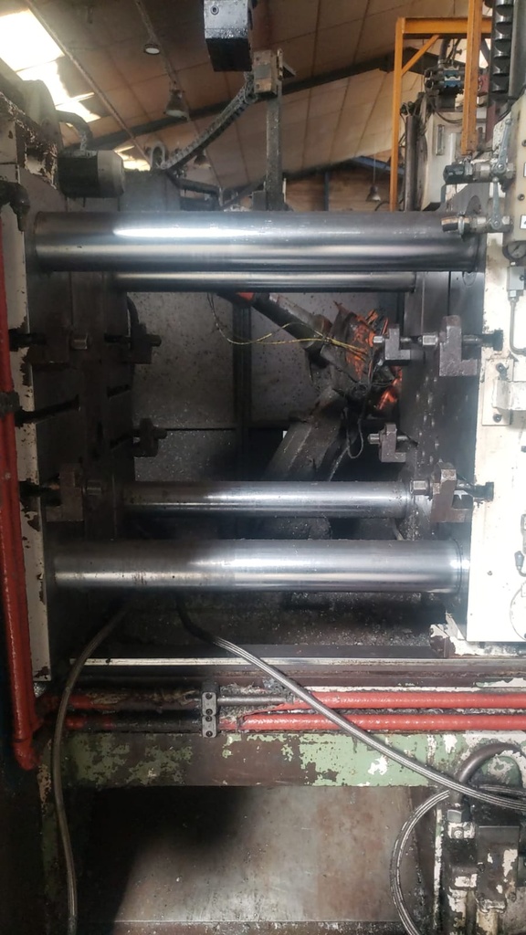 Lot 306 - Ilot de moulage vendu APEX 4.jpg