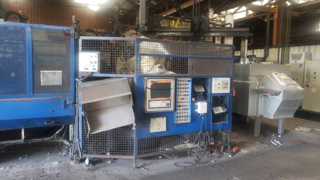 Lot 308 - Ilot de moulage 900T1 3.jpg