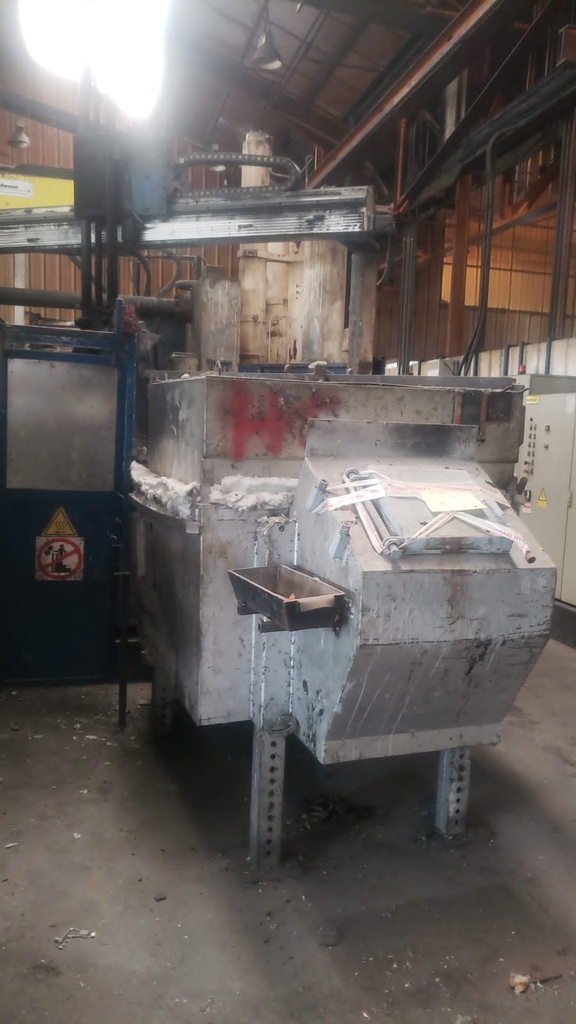 Lot 309 - Ilot de moulage 900T2 5.jpg