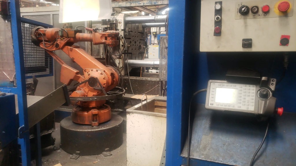Lot 315 - Ilot de moulage 700T2 4.jpg