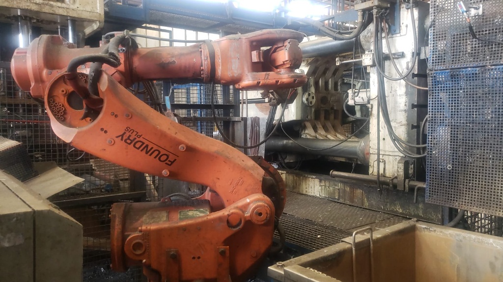 Lot 318 - Ilot de moulage 900T3 5.jpg