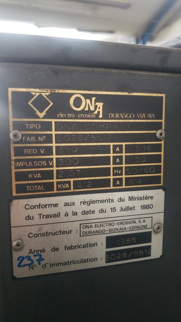 Lot 362 - Machine électro érosion ONA (ER3102), type ONACOMPACT30, N°5026-8812, année 1988, visu XY, Compteur heures Hors Service 3.jpg